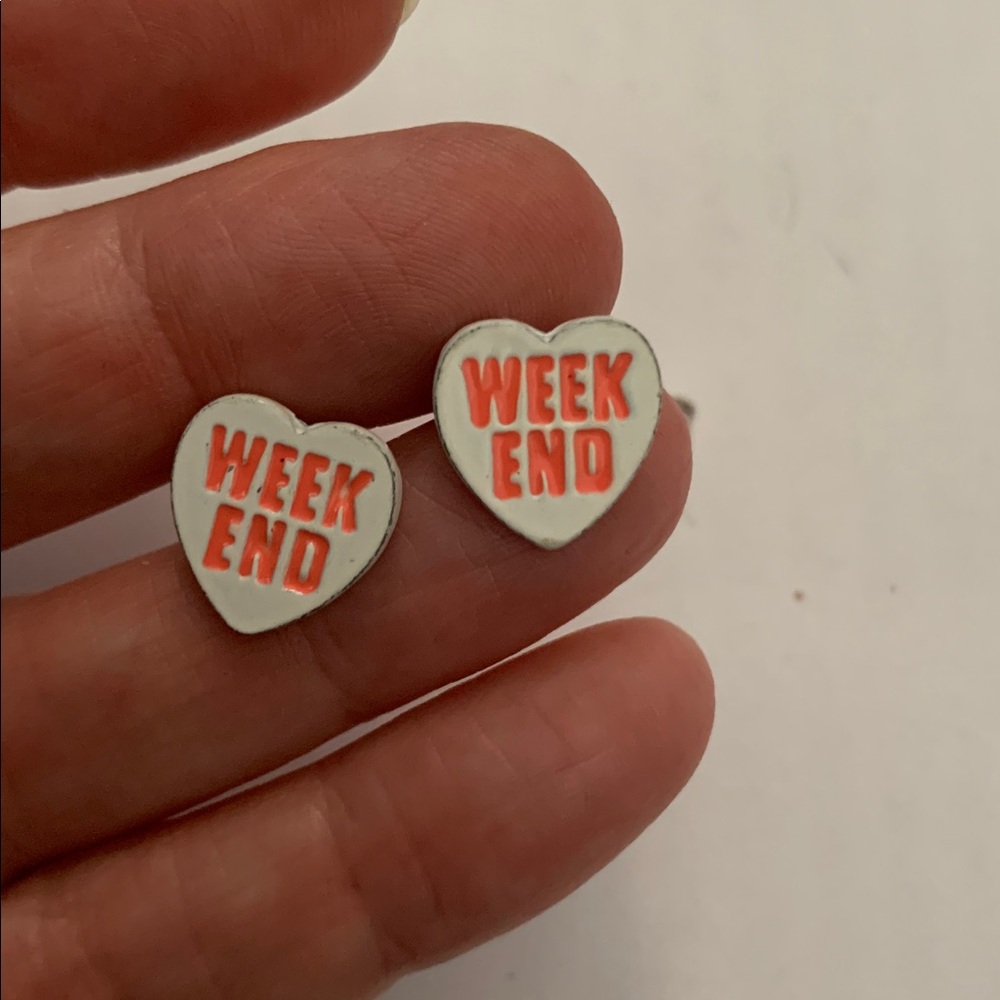 1/2” white painted weekend pierced earring in good condition - Picture 3 of 4